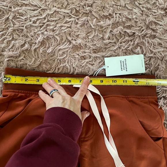 New With Tags Women’s Figs Zamora Joggers Scrubs Pants  Brown  XXS Petite - Picture 5 of 5